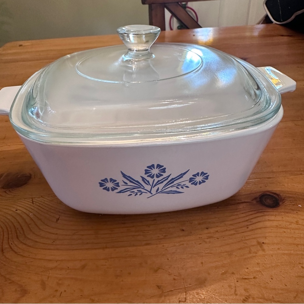 Vintage CorningWare dish 1 1/2 quart casserole dish from the "Blue Cornflower" - Picture 2 of 9